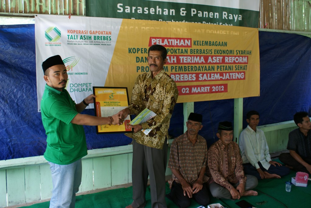 Penyerahan aset gapoktan tali asih Brebes